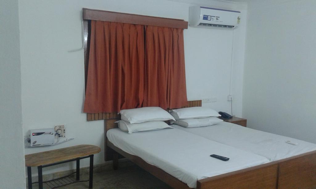 Royal Club Hotel Chennai Exterior foto