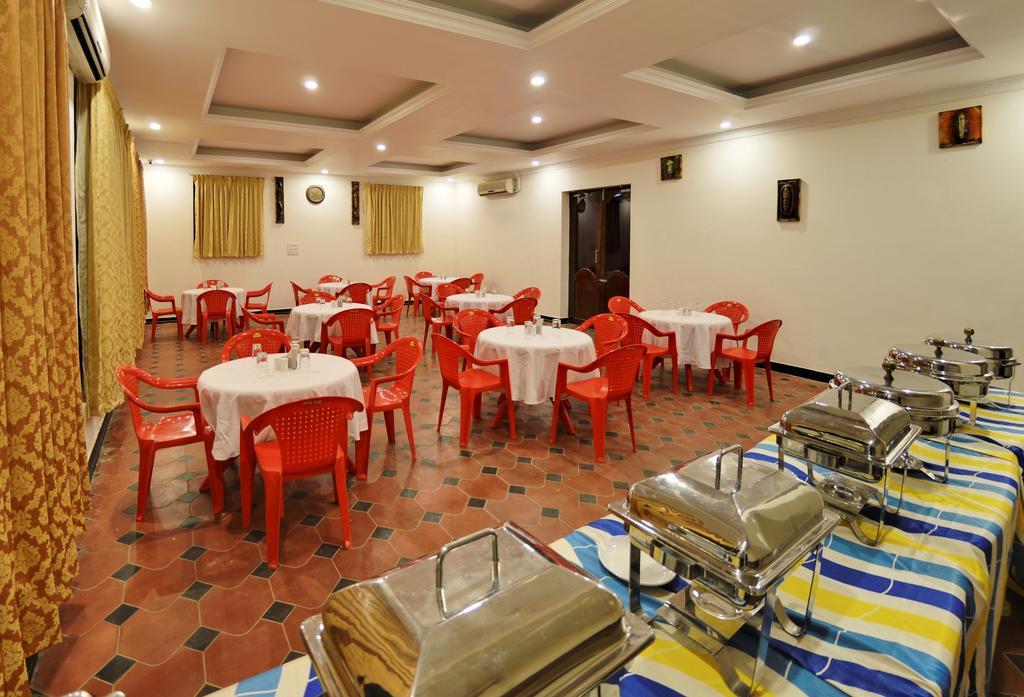 Royal Club Hotel Chennai Exterior foto